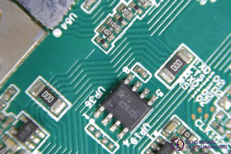 Chip sensor de temperatura S75 en el tablero hash Whatsminer